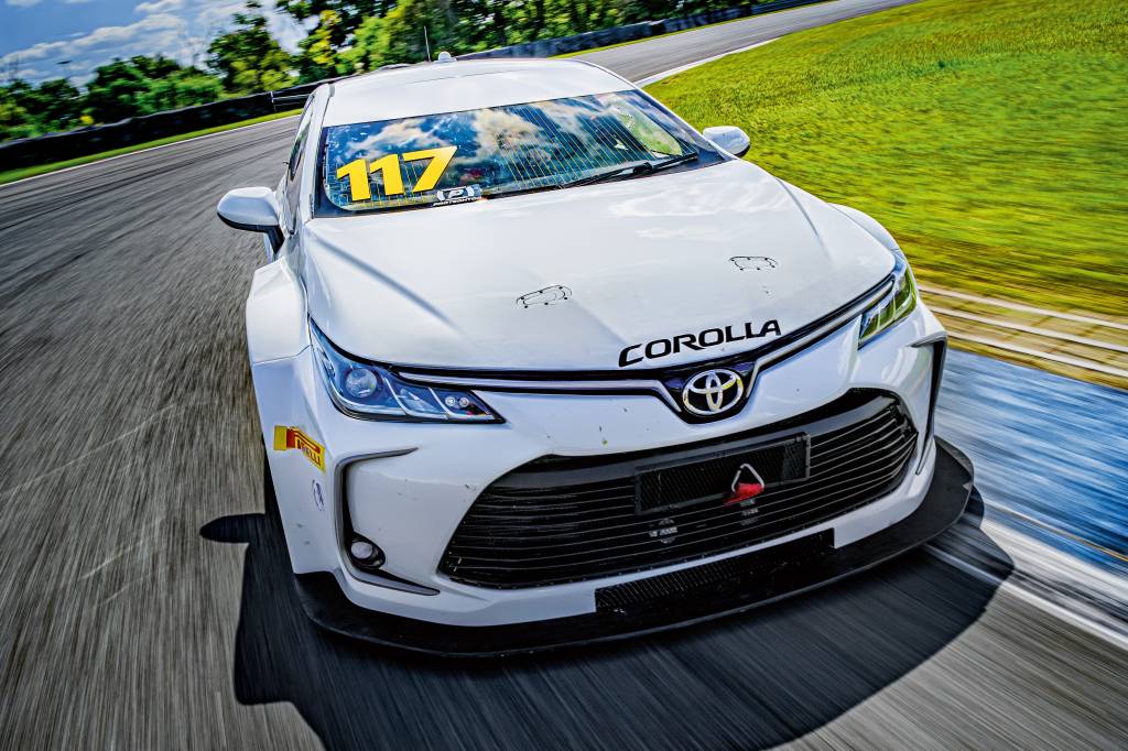 Exclusivo: aceleramos o Toyota Corolla de R$ 500.000 e 550 cv da Stock Car