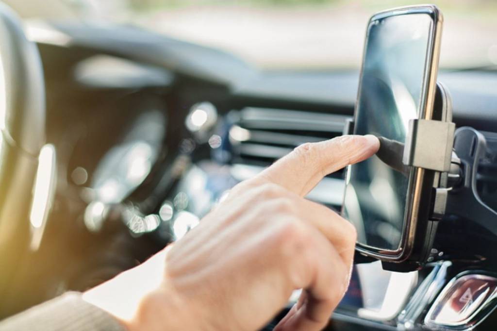 Apps de transporte aumentam emissões de poluentes em 69%, diz estudo