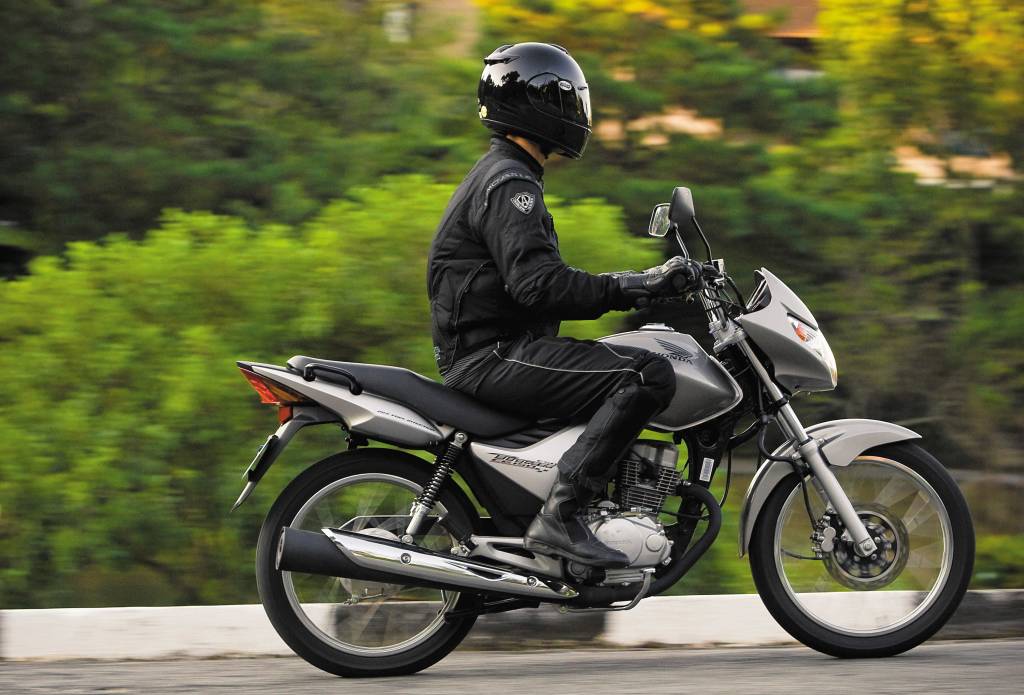 Moto Honda CG 150 CG 150 Titan Mix Fuel Injection ESD, modelo 2009 da Honda, testada pela revista Quatro Rodas Moto.