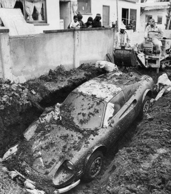 Ferrari-dino-enterrada-eua-5 Ferrari-dino-enterrada-eua-5