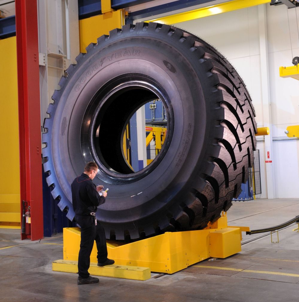 goodyear pneu gigante goodyear pneu gigante