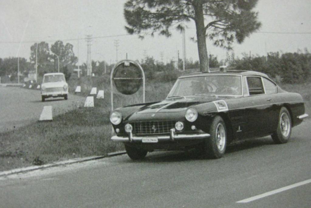 Ferrari 250 GTE viatura Ferrari 250 GTE viatura