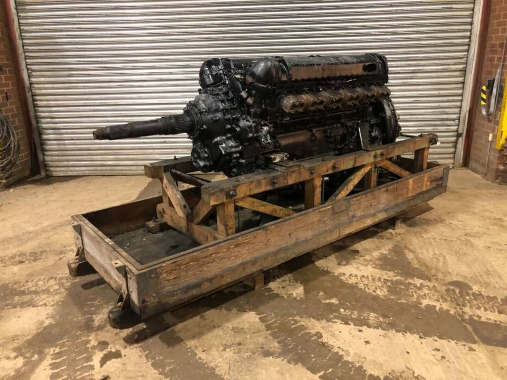 Compre este motor Rolls-Royce V12 de 3.550 cv pelo preço de um Tracker