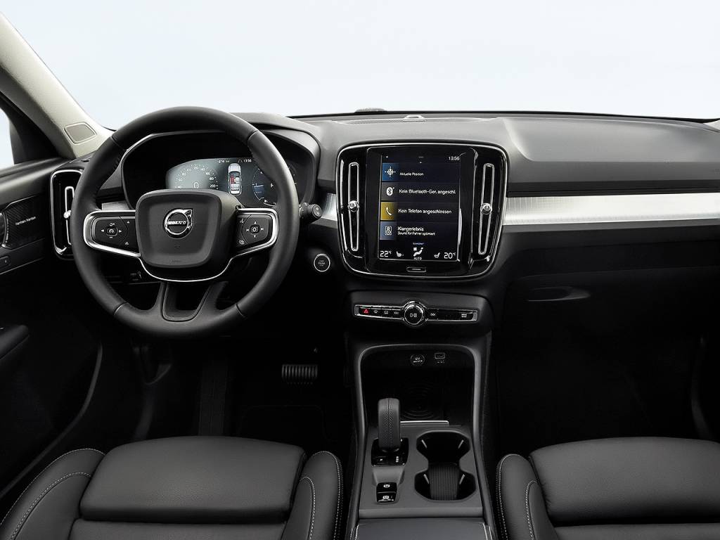 Volvo XC40 R-Design Plug-In Hybrid Comparativo: Volvo XC40 ou Lexus UX, qual SUV híbrido tem mais luxo?