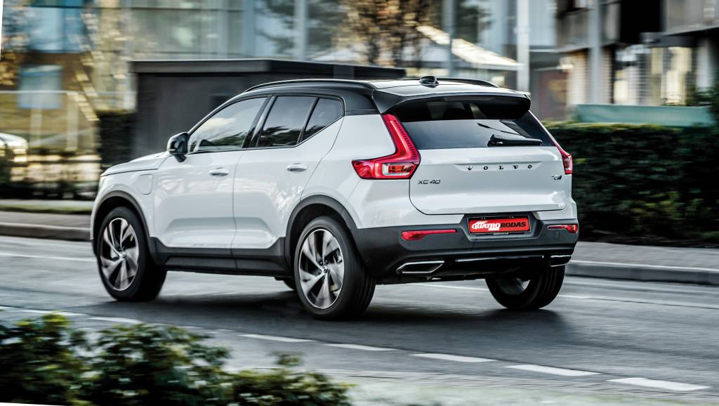 Volvo XC40 R-Design Plug-In Hybrid Comparativo: Volvo XC40 ou Lexus UX, qual SUV híbrido tem mais luxo?