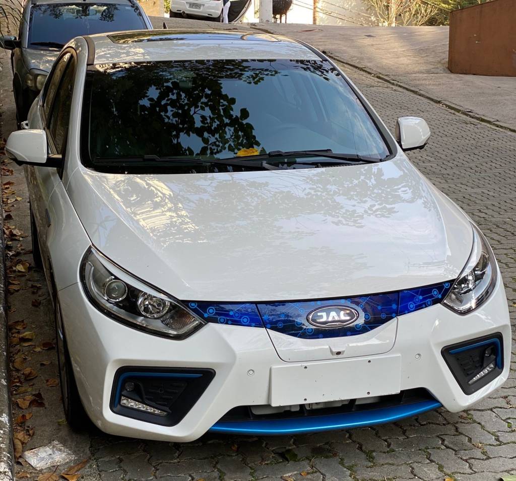 jac iev50 Flagra: J5 elétrico, JAC iEV50 aparece sem disfarces antes do lançamento