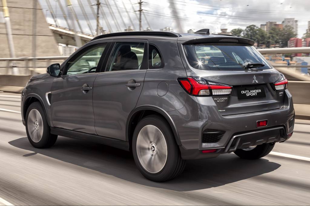 Mitsubishi Outlander Sport 2021 (2) Mitsubishi Outlander Sport 2021 (2)