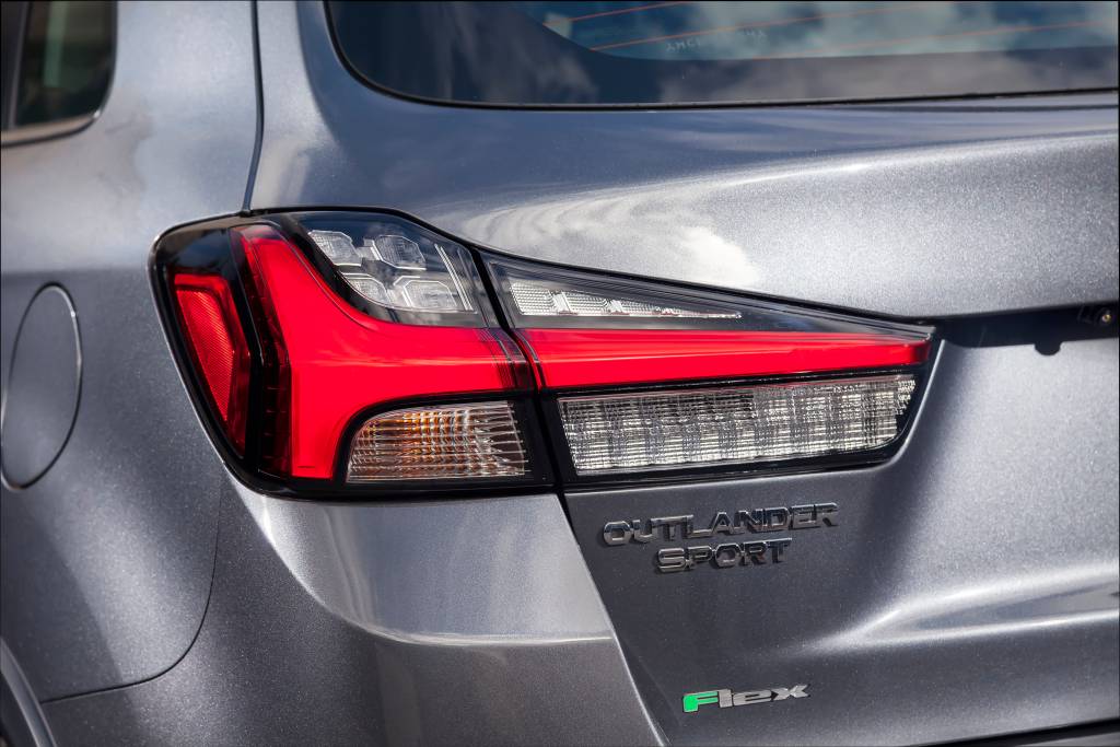 Mitsubishi Outlander Sport 2021 (9) Mitsubishi Outlander Sport 2021 (9)