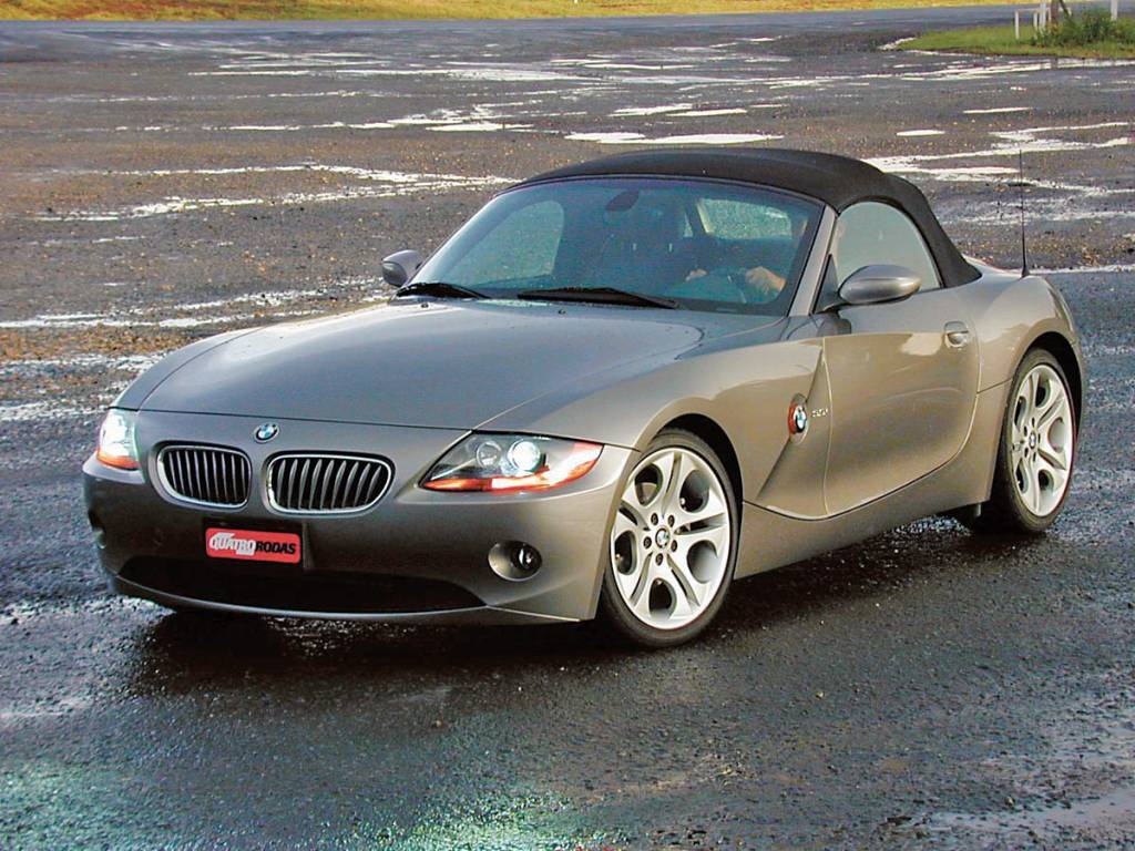 Z4 3.0I, roadster da BMW, testado pela revista Quatro Rodas. Z4 3.0I, roadster da BMW, testado pela revista Quatro Rodas.