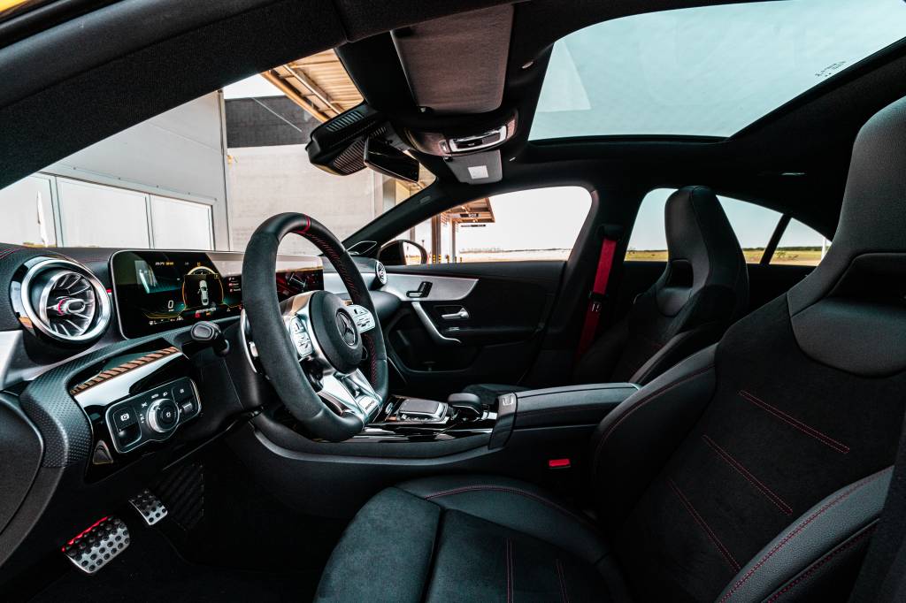 Mercedes-AMG A 45 e CLA 45 Mercedes-AMG A 45 e CLA 45