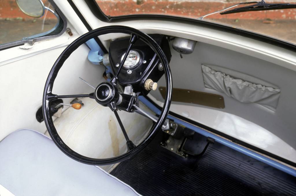 Interior da Romi-Isetta. Interior da Romi-Isetta.