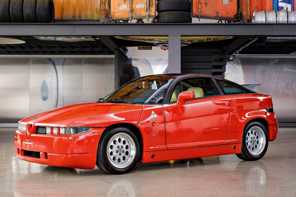 Clássicos: Alfa Romeo SZ, o mais excêntrico esportivo dos anos 90
