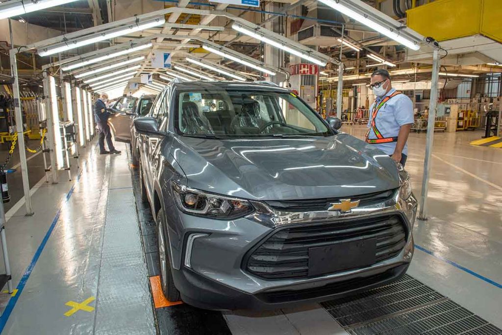 linha-de-producao-chevrolet-tracker-1-1024×684 fábrica tracker