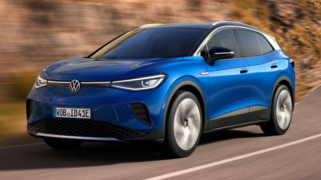 2021-volkswagen-id.4-exterior-in-motion Volkswagen ID.4 é novo elétrico ‘anti-Tesla’ alemão que pode vir ao Brasil