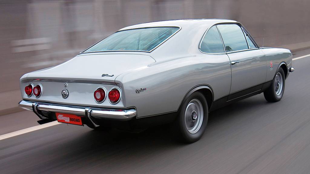Opala SS – Grandes Brasileiros Opala SS, modelo 1976 da Chevrolet, testado pela revista Quatro Rodas.