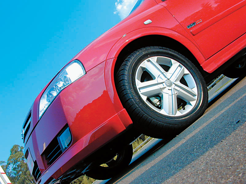 Detalhe da frente do Astra GSi, da Chevrolet, modelo 2003. Detalhe da frente do Astra GSi, da Chevrolet, modelo 2003.