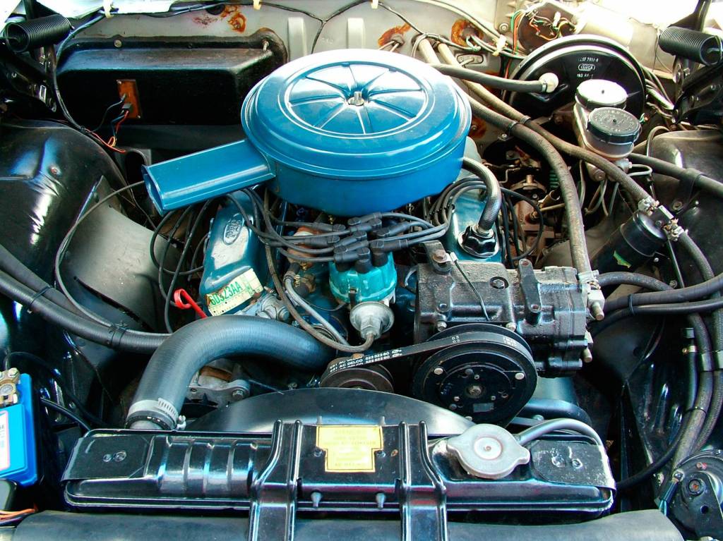 Motor 302 V8 do Galaxie Landau, da Ford, pertencentes a colecionadores. Motor 302 V8 do Galaxie Landau, da Ford, pertencentes a colecionadores.