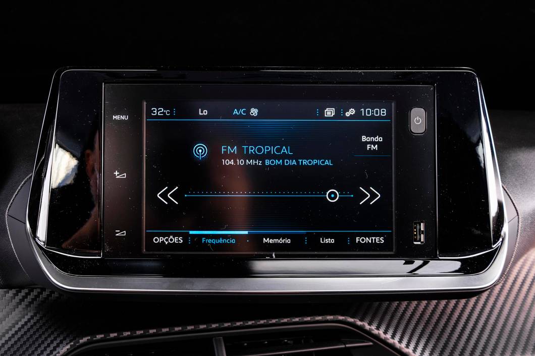 Central multimídia de 7 polegadas com Android Auto e Apple Carplay é de série Central multimídia de 7 polegadas com Android Auto e Apple Carplay é de série