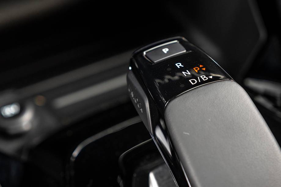 Não há câmbio joystick nas versões flex Não há câmbio joystick nas versões flex