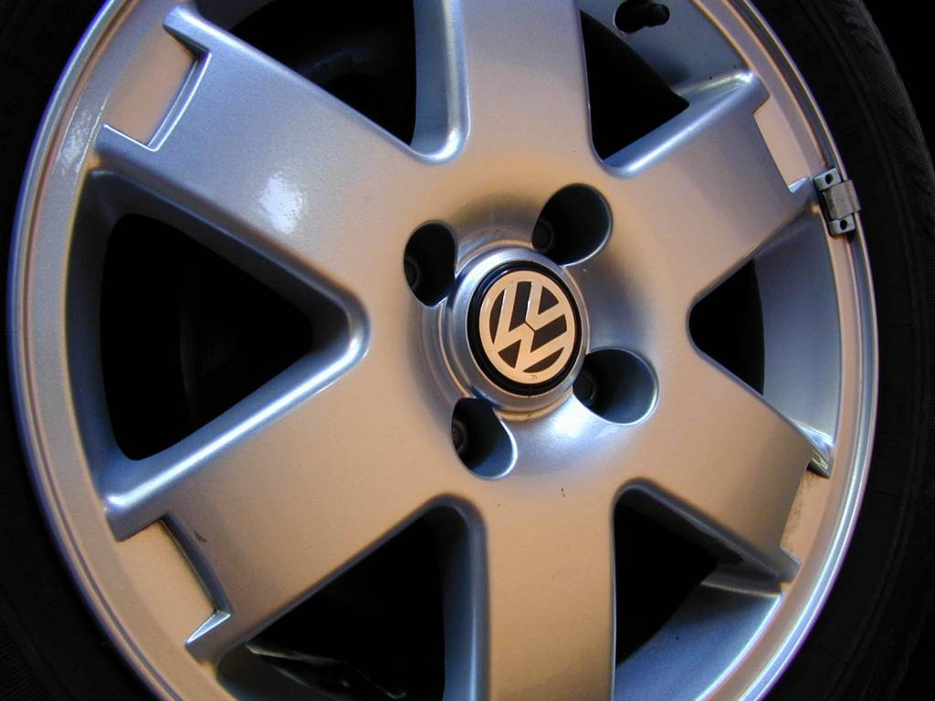 Roda de liga leve aro 15 da Parati Crossover, da Volkswagen. Roda de liga leve aro 15 da Parati Crossover, da Volkswagen.