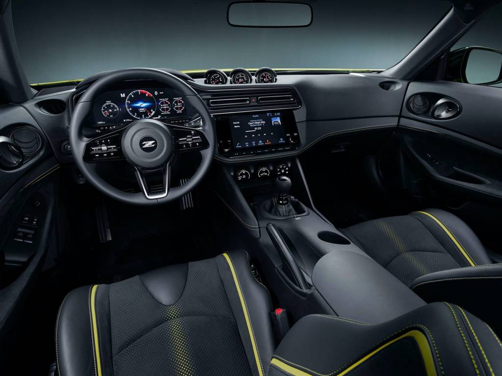 nissan-z-proto-400-z-interior-steering-wheel-1 nissan-z-proto-400-z-interior-steering-wheel-1