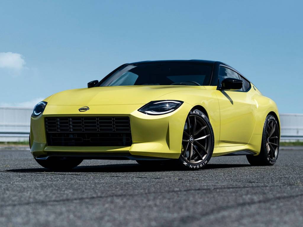 nissan-z-proto-400-z-yellow-parked-front-1 nissan-z-proto-400-z-yellow-parked-front-1
