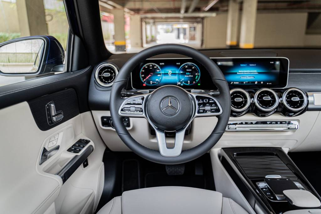 Mercedes GLB 200 Mercedes GLB 200 estreia no Brasil com motor 1.3 turbo por R$ 299.900