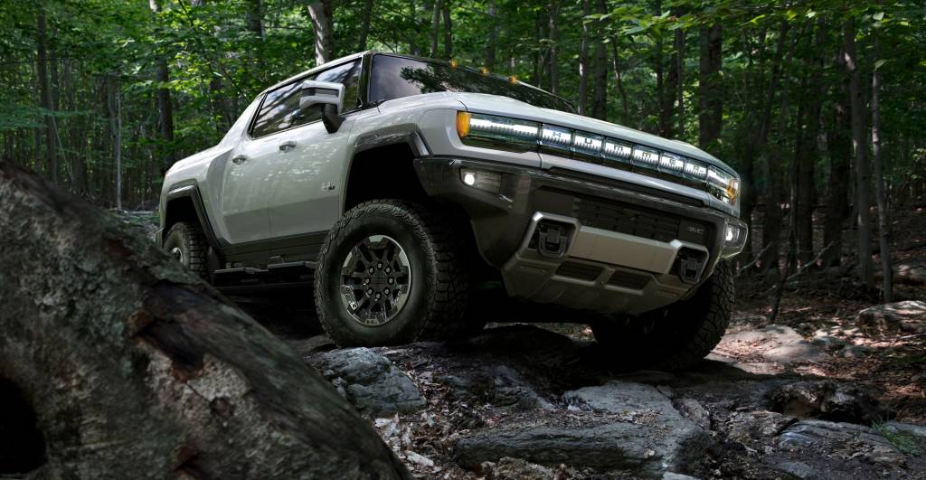 2022-GMC-Hummer-EV-3 Picape Hummer elétrica vista 3/4 de frente