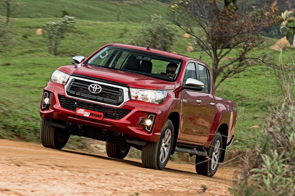 Toyota Hilux usada é picape com fama de inquebrável e querida nas lojas
