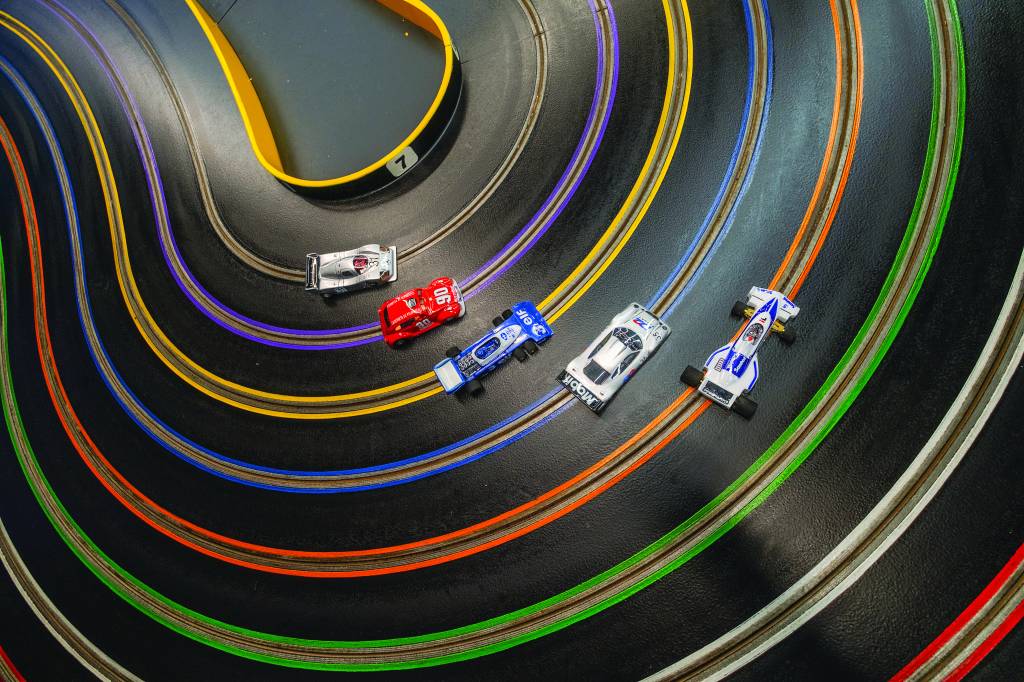 Autorama reúne pais e filhos e é hobby mais barato para quem curte carro