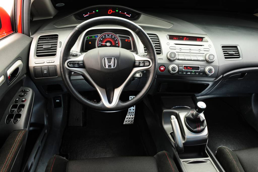 Interior do Civic SI modelo 2011 da Honda, durante teste comparativo da revista Interior do Civic SI modelo 2011 da Honda, durante teste comparativo da revista