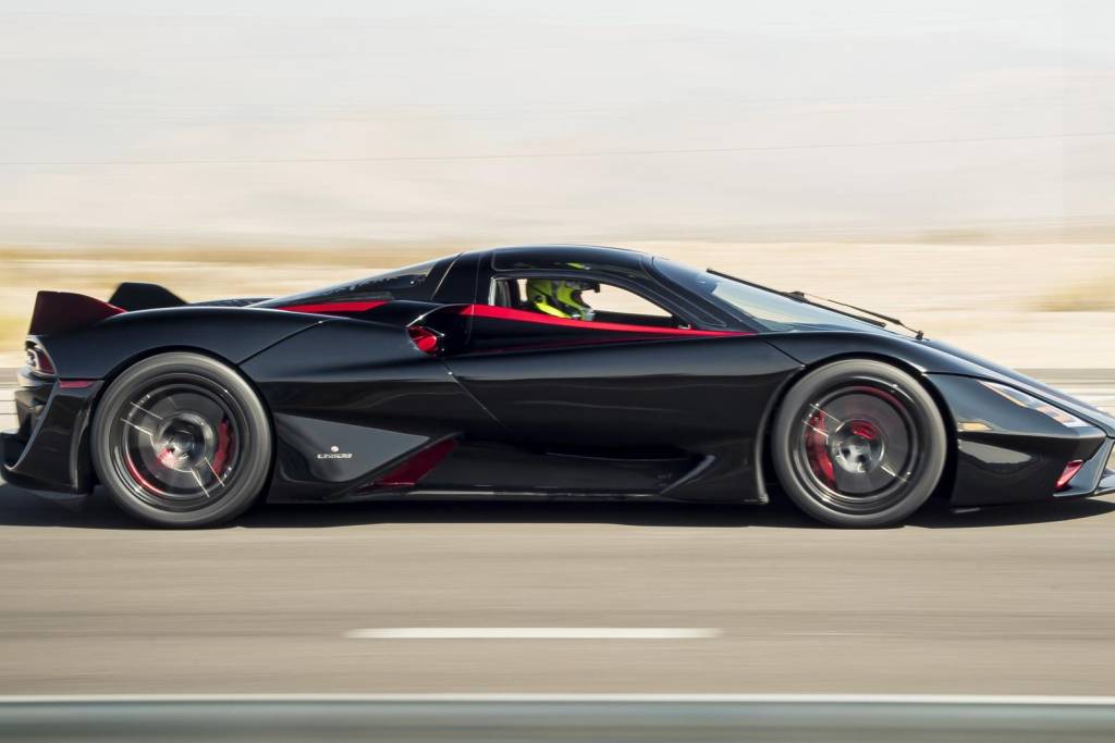 SSC Tuatara quebra recorde e vira carro mais rápido do mundo, finalmente