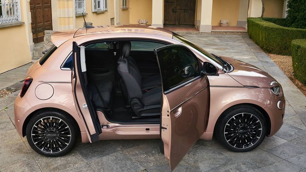 Novo Fiat 500 3+1 é mistura de compacto elétrico com Strada de três portas