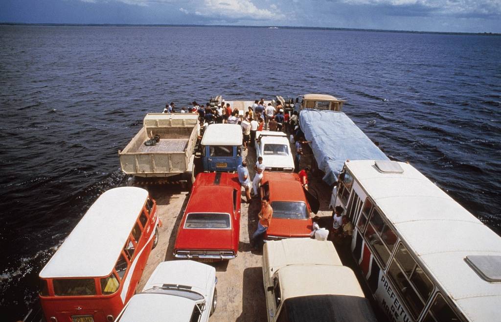 Balsa na travessia de Manaus a Manacapuru, no Rio Negro. Balsa na travessia de Manaus a Manacapuru, no Rio Negro.