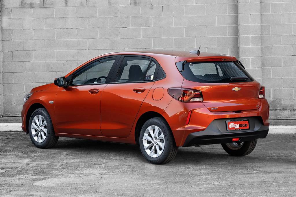 Compara 1.0 Chevrolet Onix LT aspirado (1) Argo, HB20, Sandero, Onix ou Ka: qual o melhor hatch 1.0 até R$ 60.000?