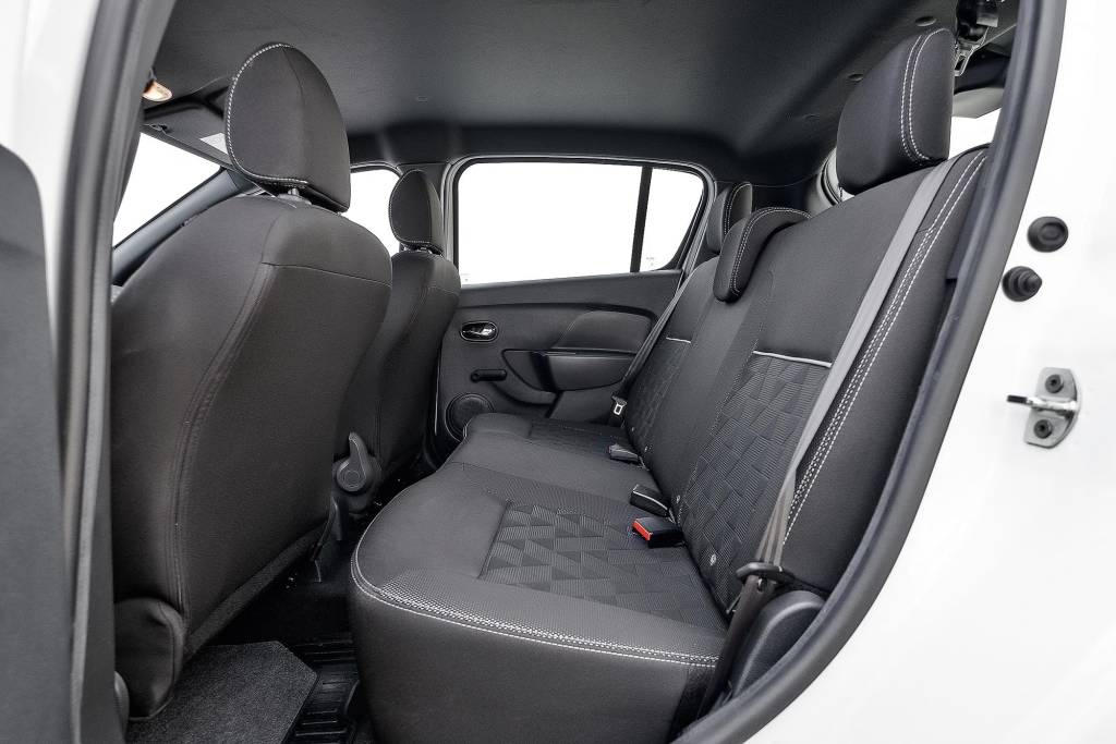 Compara 1.0 Renault Sandero Zen (2) Compara 1.0 Renault Sandero Zen (2)