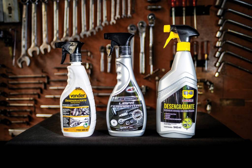 Testamos três desengordurantes que prometem limpar peças e ferramentas