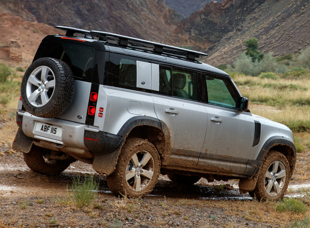 land_rover_defender_110_explorer_pack_first_edition_15_00dc09f10a21077b land_rover_defender_110_explorer_pack_first_edition_15_00dc09f10a21077b