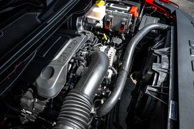 Motor tem 400 cv de potência e 56,7 kgfm de torque Motor tem 400 cv de potência e 56,7 kgfm de torque