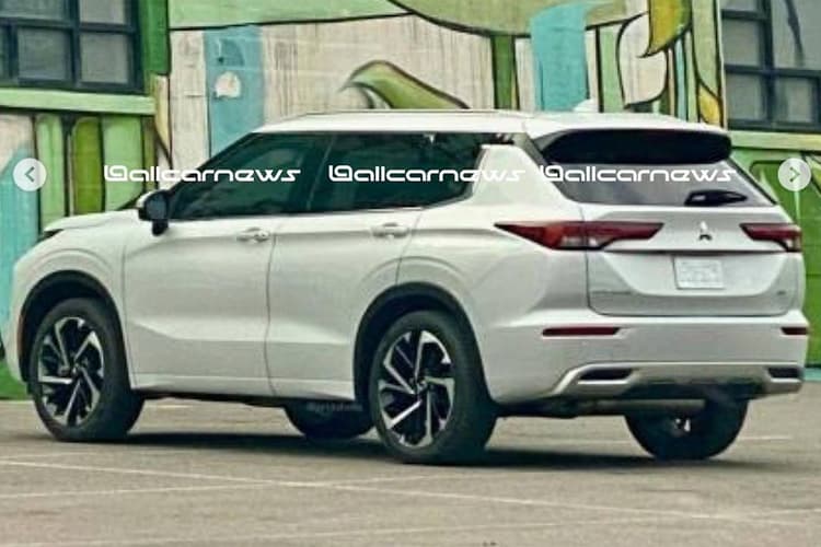 2022-outlander-leak-rear Flagra Outlander 2022