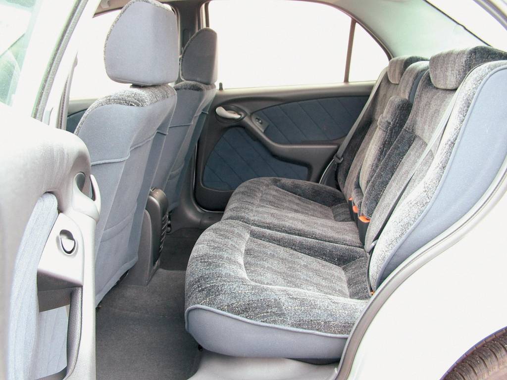 Banco traseiro do Marea SX 1.6 da Fiat, sedã modelo 2006, testado pela revista Q Banco traseiro do Marea SX 1.6 da Fiat, sedã modelo 2006, testado pela revista Q