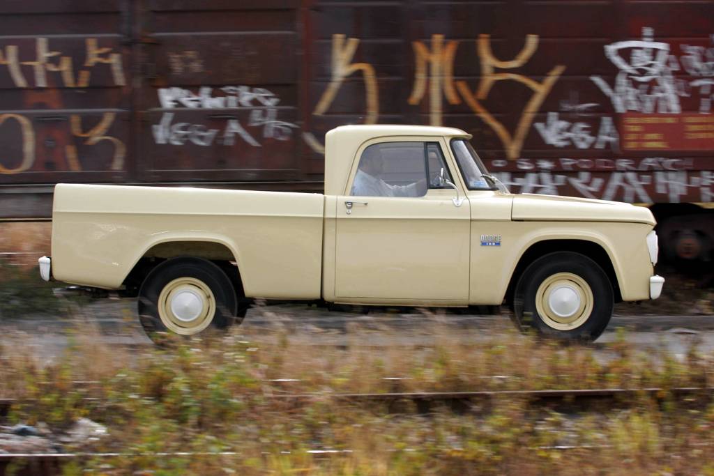 Dodge D 100, picape versão standard modelo 1970 da Chrysler, de propriedade de F Dodge D 100, picape versão standard modelo 1970 da Chrysler, de propriedade de F