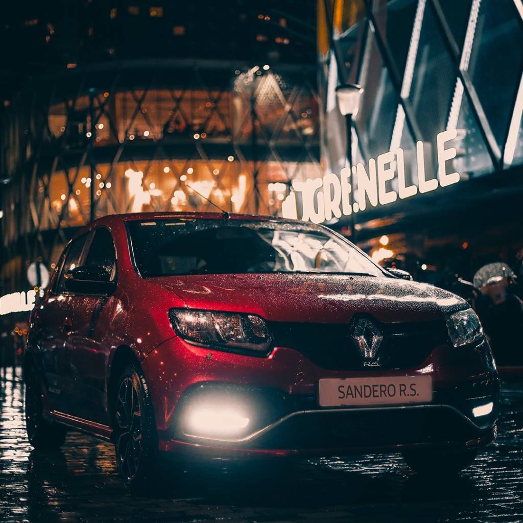 Renault Sandero RS em Paris, França (2) Renault Sandero RS em Paris, França