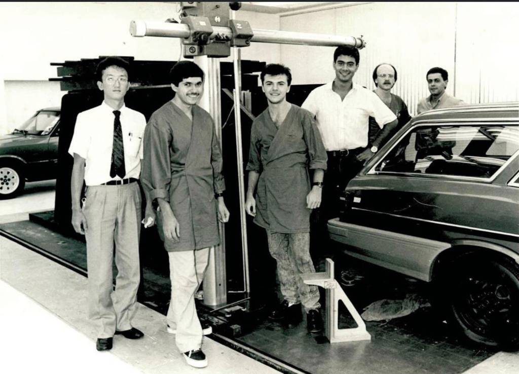 João entre os colegas da GM, no centro de design em 1989