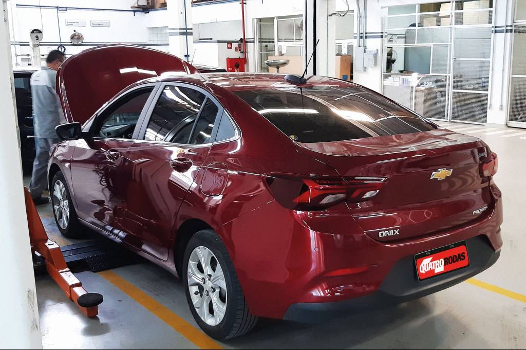 Chevrolet Onix Plus Longa Duração (3) Onix Plus na concessionária para trocar o filtro de ar do motor