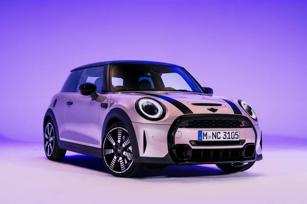 MINI 2021 Mini moderno chega aos 20 anos em plena forma e com mudanças visuais