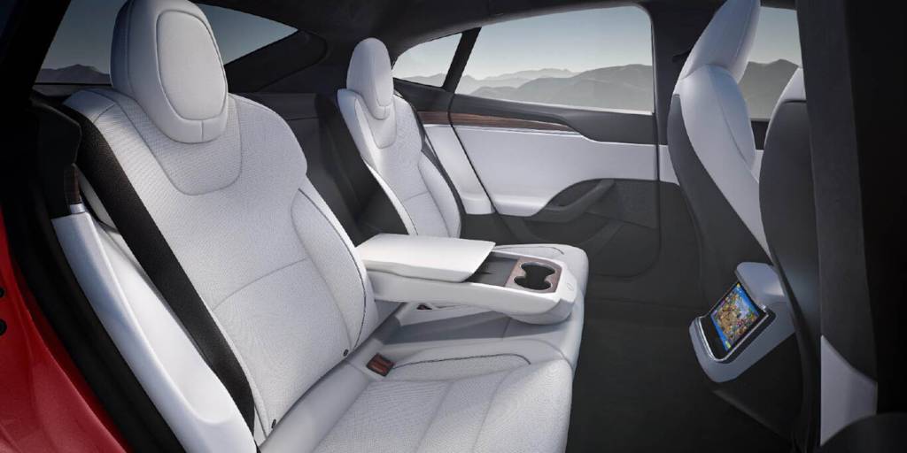 Tesla Model S 2021 (2) Novo Tesla Model S tem volante de F1 e advinha onde o motorista quer ir