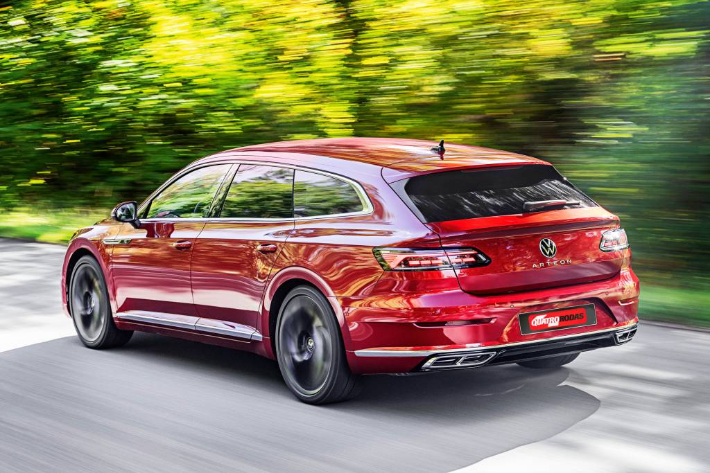 Volkswagen Arteon Shooting Brake (3) Volkswagen Arteon Shooting Brake vermelho traseira