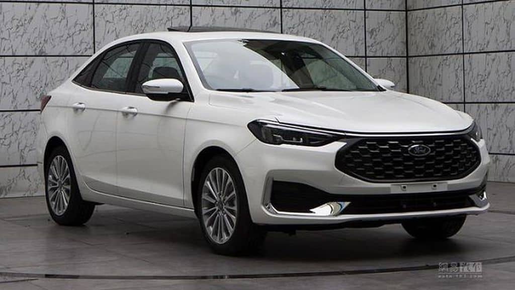 Novo Ford Escort muda bastante com reestilização na China