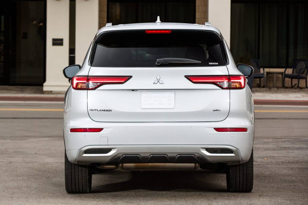 2022-Mitsubishi-Outlander-10-SUV-CarScoops Mitsubishi Outlander 2022